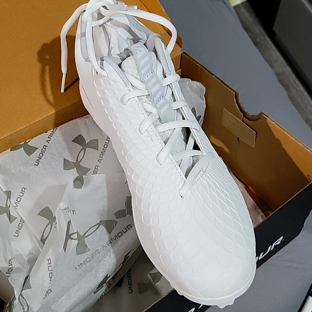 WOMEN'S UNDER ARMOUR CLEATS -